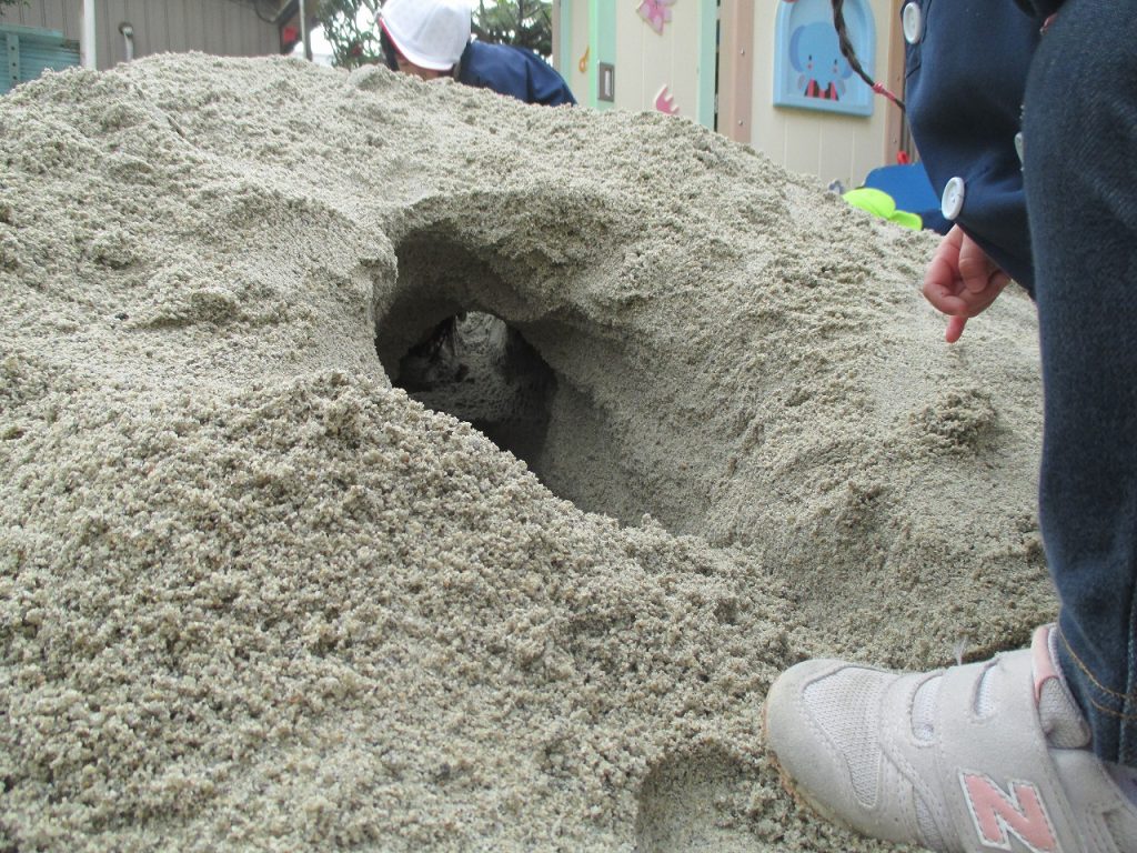園庭にお山が出現！？